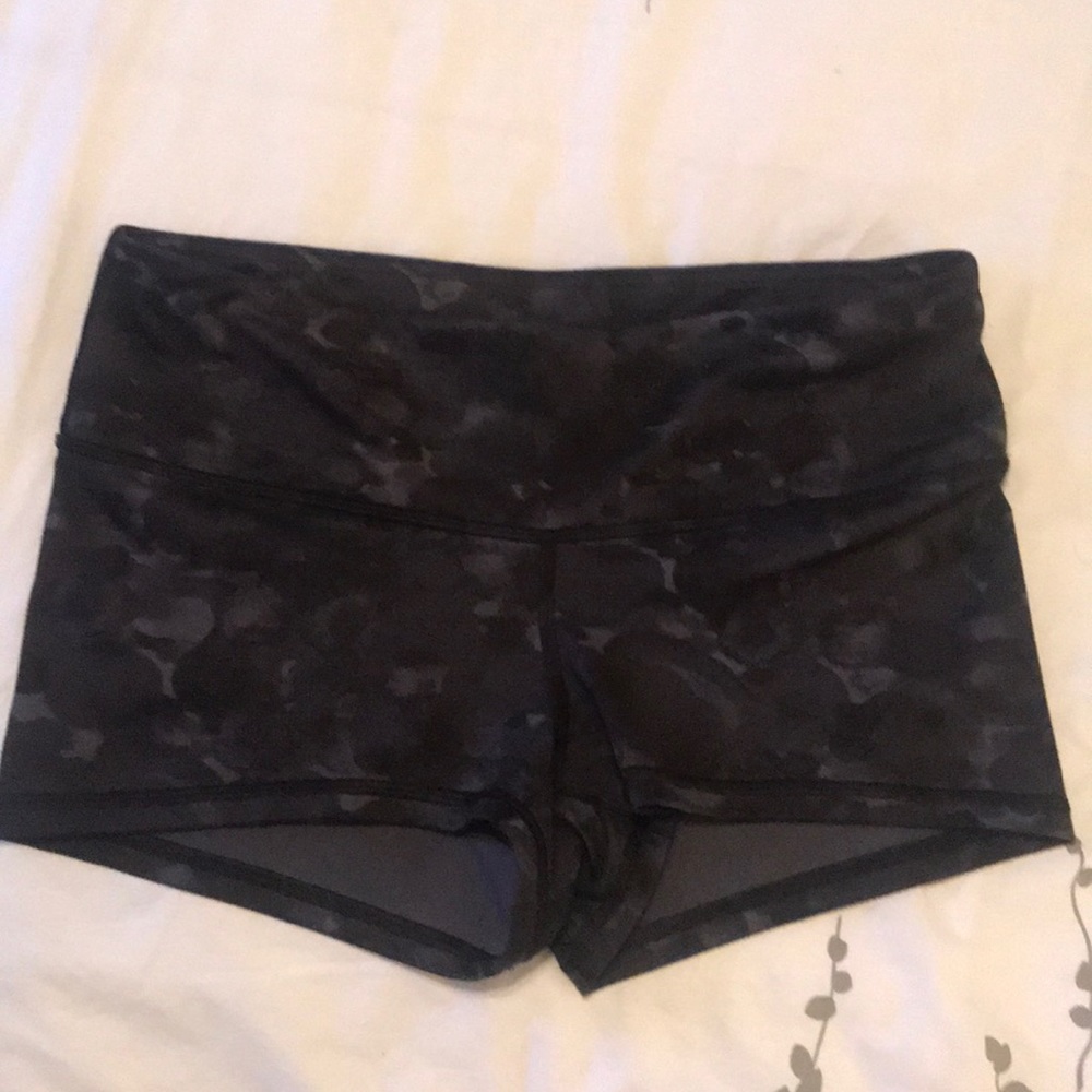 Lululemon Booty Shorts - Worn for CrossFit! Sz 8
